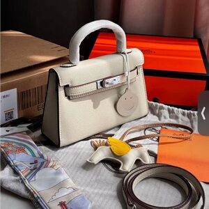 Elegant Cream Handbag